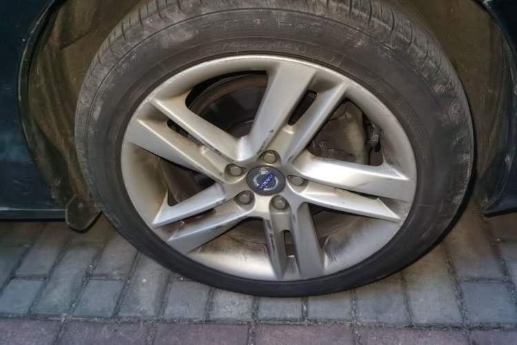 Used Volvo S60 2015 S60L T5 Intelligent Drive Edition Right Front Wheel Hub