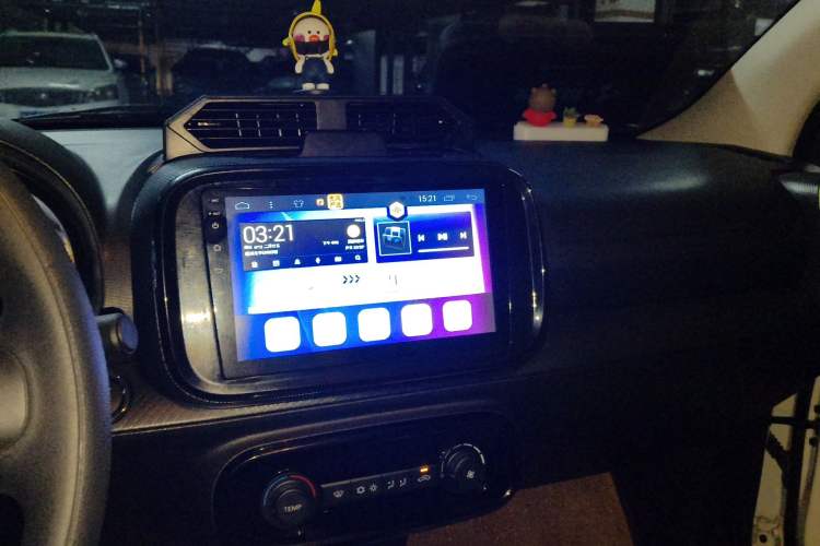 Used Roewe Clever 2021 302 km New Four-Seater Super-Efficient Version Audio And AC Panel