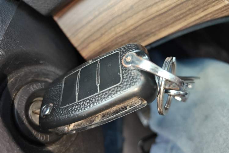 Used FORTHING Lingzhi PLUS 2021 2.0L Manual Luxury 9-Seater Vehicle Key