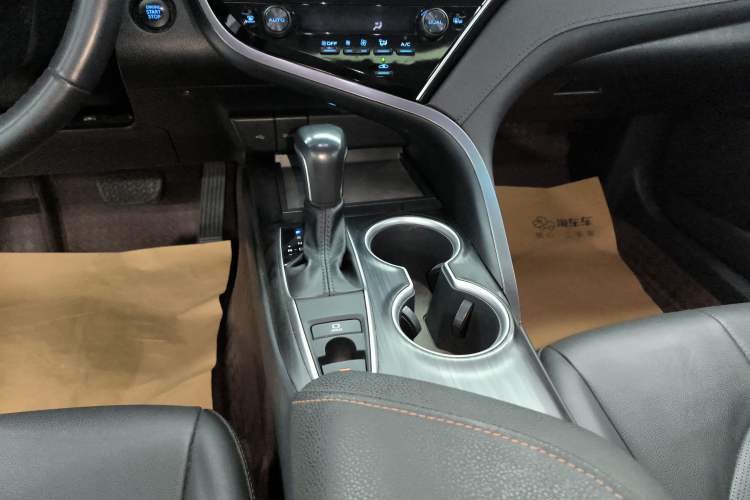 Used Toyota Camry 2021 2.0G Luxury Edition
