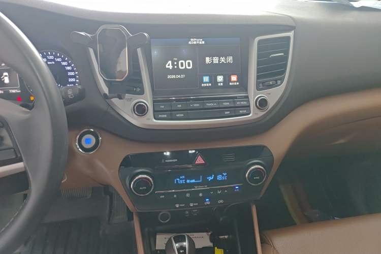 Used Hyundai Tucson 2015 1.6T Dual-Clutch Two-Wheel-Drive Smart Model Audio And AC Panel