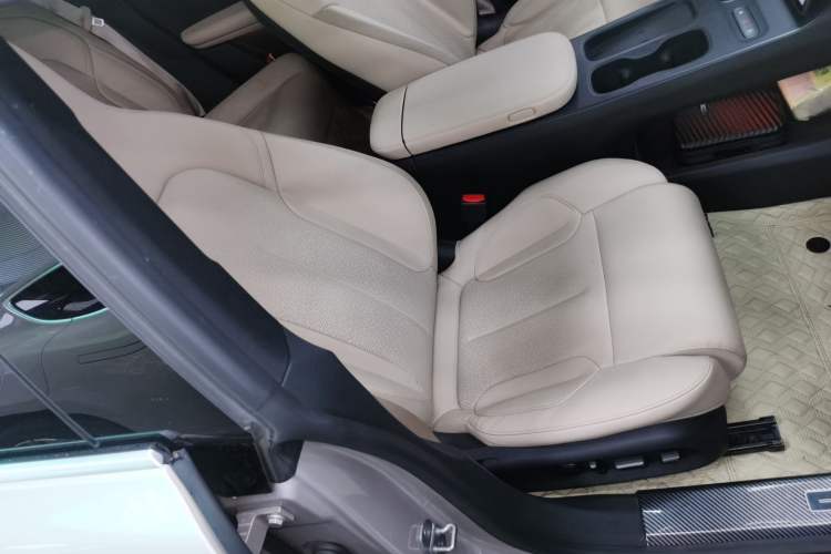 Used Nio ET5T 2023 75 kWh Touring Right Front Seat