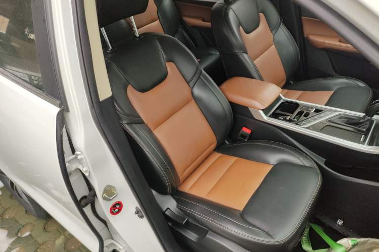 Used Geely Auto Vision X6 2019 1.4T CVT 4G Connected Luxury Version China VI Standard