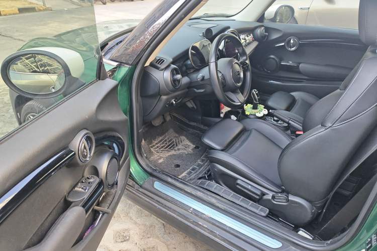 Used MINI MINI 2022 1.5T COOPER Classic Edition