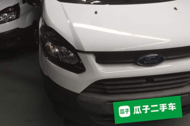Used Ford Transit 2019 2.0T Diesel Van Mid-Chassis Mid-Roof 3-Seater China VI Standard
