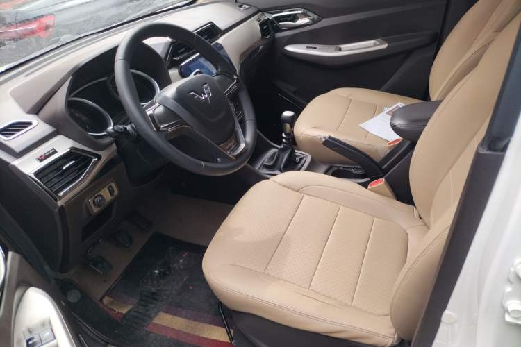 Used Wuling Hongguang 2019 1.5L S Comfort Edition China VI LAR Left Front Seat