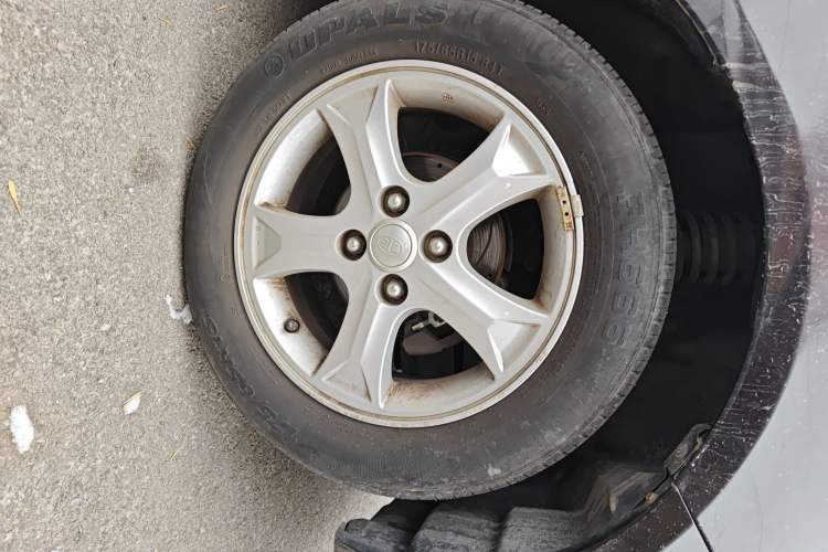 Used FAW Xiali N7 2013 1.3L Manual Luxury Model Right Front Wheel Hub