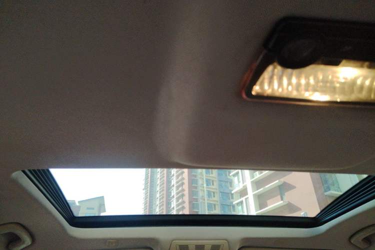 Used BMW 5 Series 2014 525Li Leading Model
