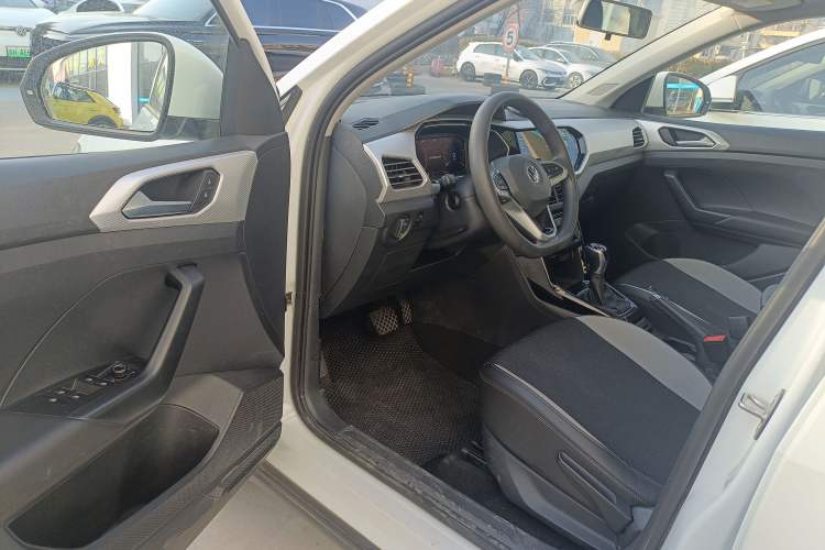 Used Volkswagen Tacqua 2021 200TSI DSG JoyConnect Edition