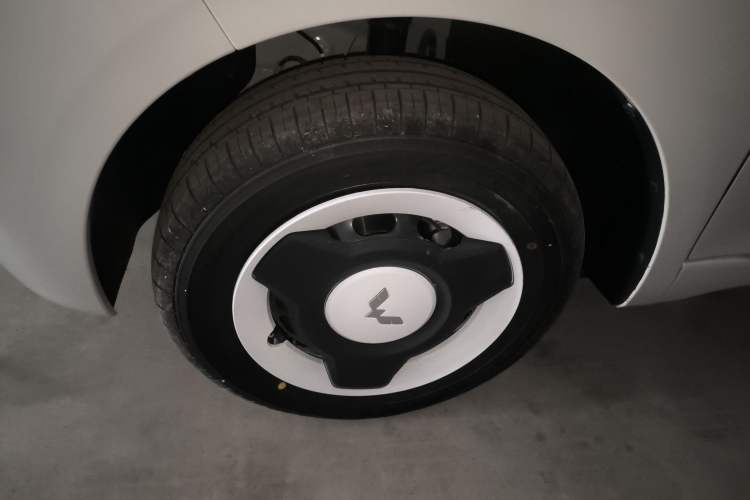 Used Wuling Hongguang MINIEV 2024 3rd Generation 215km Youth Edition Left Front Wheel Hub