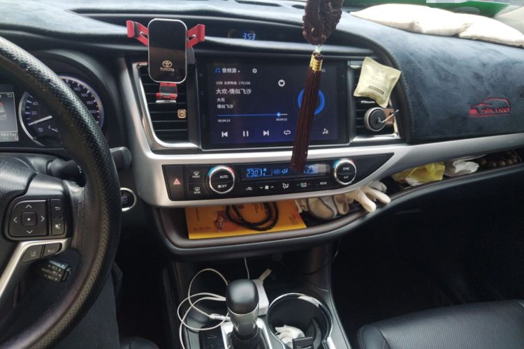 Used Toyota Highlander 2018 2.0T Four-Wheel Drive Prestige Version 7 Seats China VI Standard Audio And AC Panel