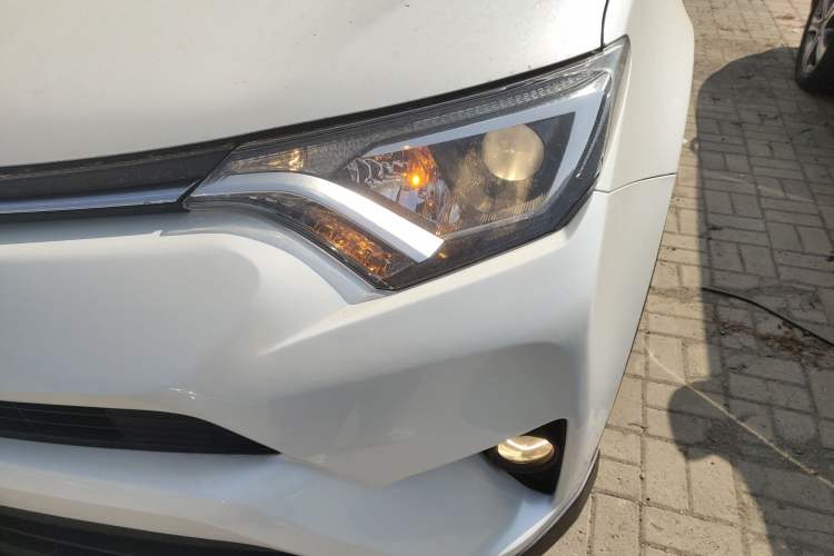 Used Toyota RAV4 2016 2.0L CVT Two-Wheel Drive Comfort Edition China V Standard
