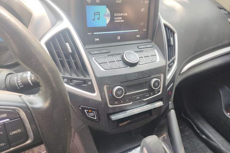 Used Dongfeng Aeolus AX7 2015 2.0L Automatic Zhiyi Trim