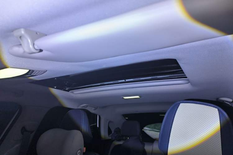 Used Geely Auto Emgrand 2022 4th Generation 1.5L CVT Flagship Model Headliner