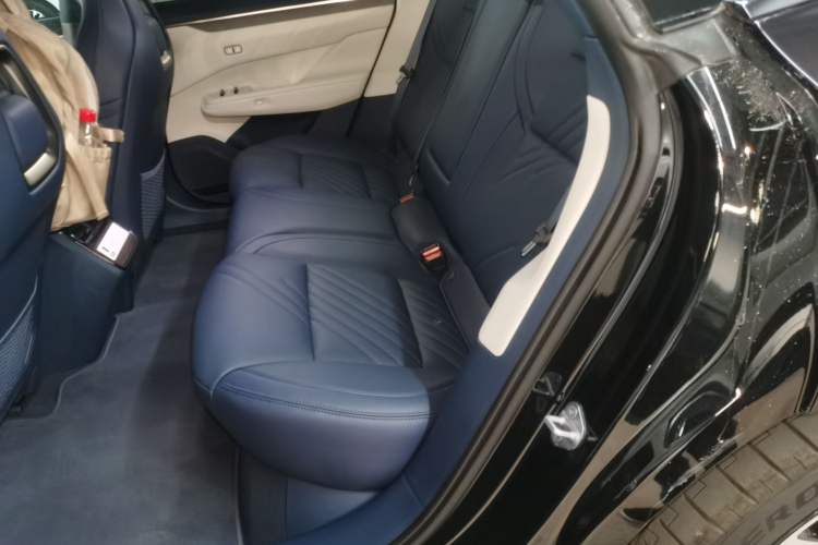 Used Zeekr 001 2025 YOU Edition 100 kWh All-Wheel Drive
