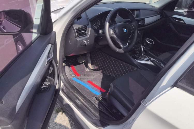 Used BMW X1 2014 sDrive18i Leading Model
