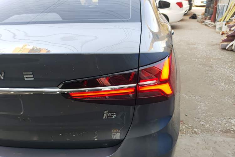 Used Roewe i5 2021 1.5L CVT Platinum Edition
