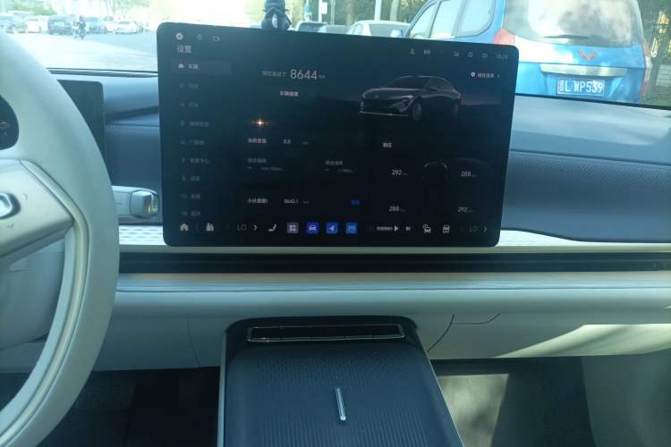 Used Buick L7 2025 Model Luxury Leisure Smart Driving Edition Audio And AC Panel