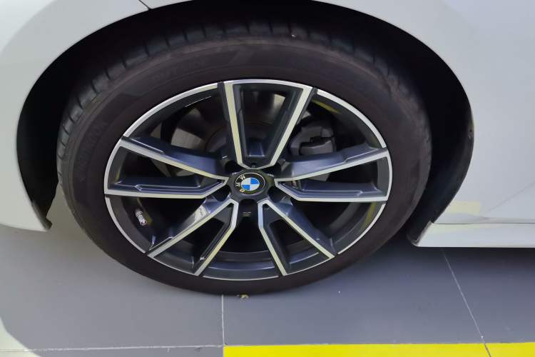 Used BMW 3 Series 2021 320Li M Sport Package Left Front Wheel Hub