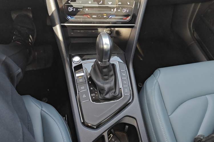 Used Volkswagen Tharu 2024 300TSI Two-Wheel-Drive Moon Luxury Edition
