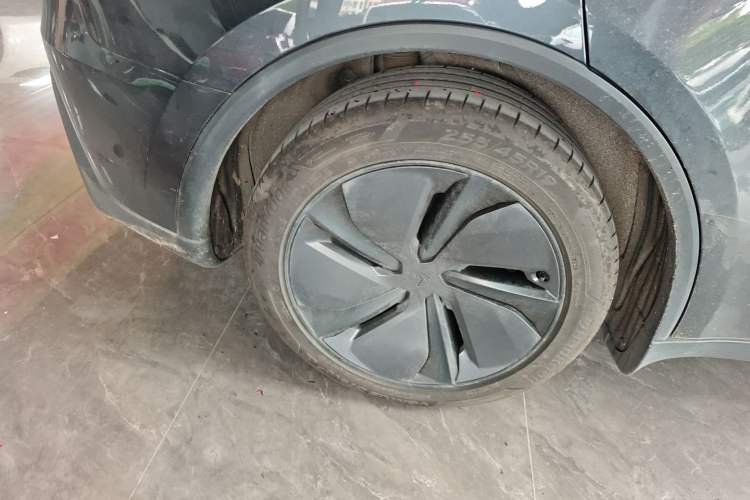 Used Tesla Model Y 2025 Long-Range All-Wheel Drive First Edition