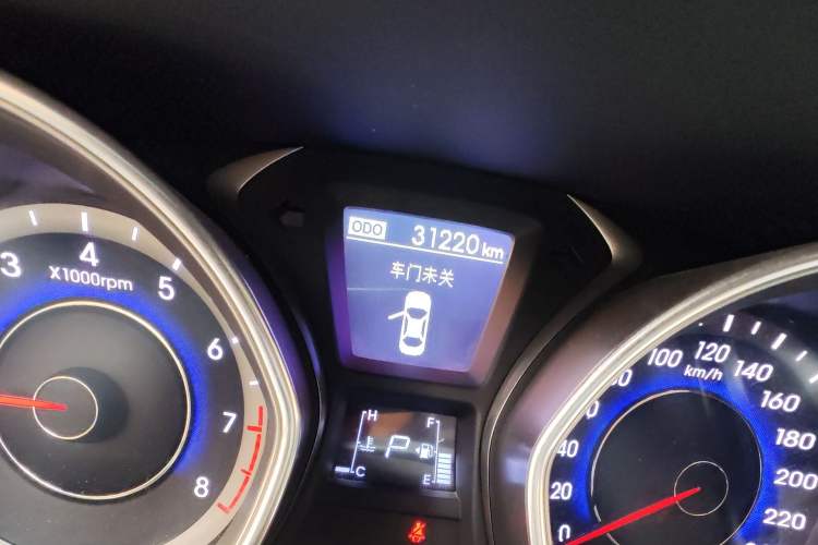 Used Hyundai Elantra (5th Generation / Langdong) 2013 1.6L Automatic Leading Model Odometer Close Up