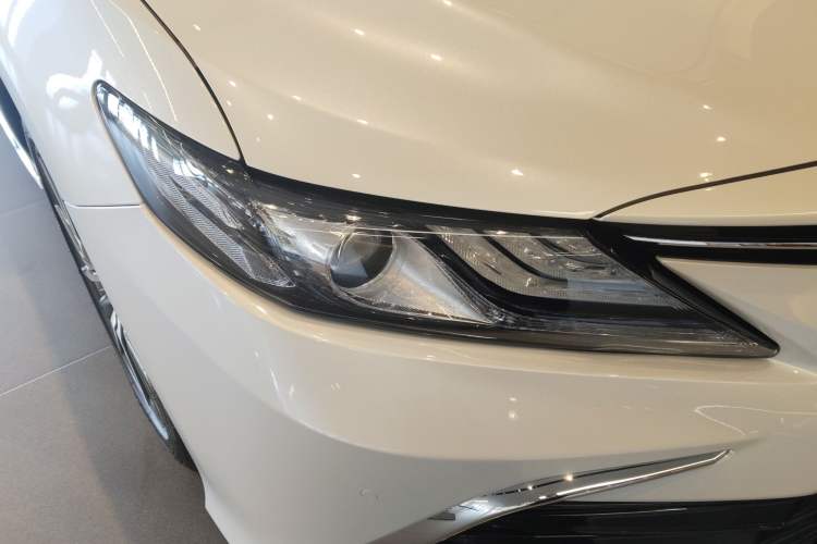Used Toyota Camry 2023 2.5G Luxury Edition Right Front Headlight