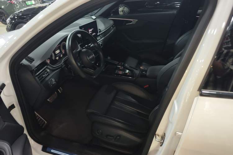 Used Audi A4L 2023 40 TFSI Luxury Dynamic Model