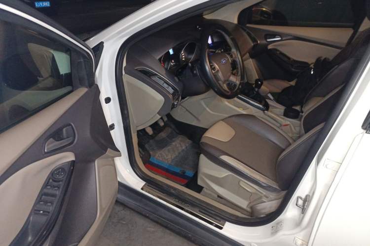 Used Ford Focus 2012 Hatchback 1.6L Manual Fashion Edition
