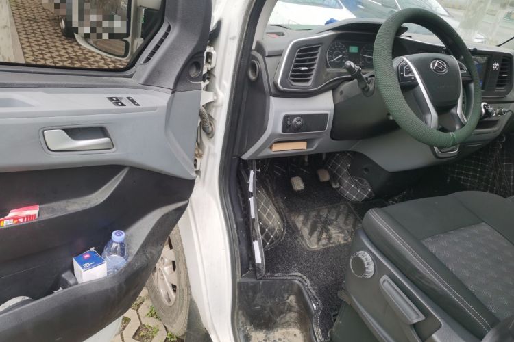 Used SAIC MAXUS Xintu V80 2021 2.0T Manual Classic Aoyuntong Short Wheelbase Mid-Roof 5/6-Seater
