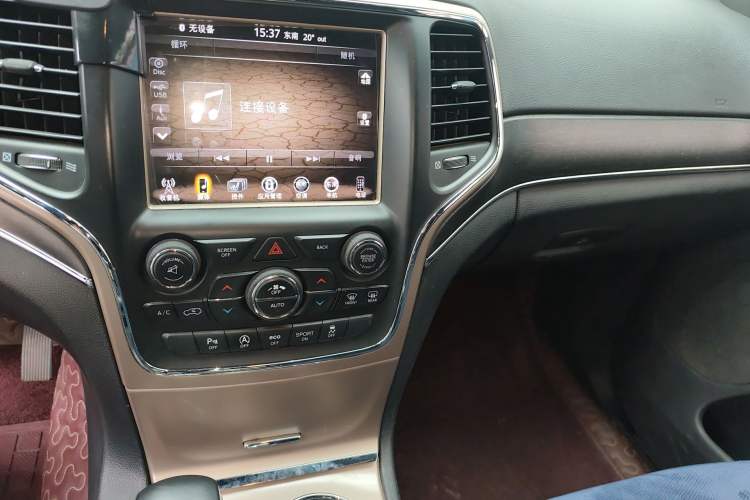 Used Jeep Grand Cherokee 2016 3.0L Comfort Navigation Edition Audio And AC Panel