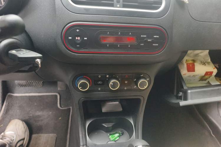 Used MG 3 2011 1.3L AMT Comfort Edition Audio And AC Panel