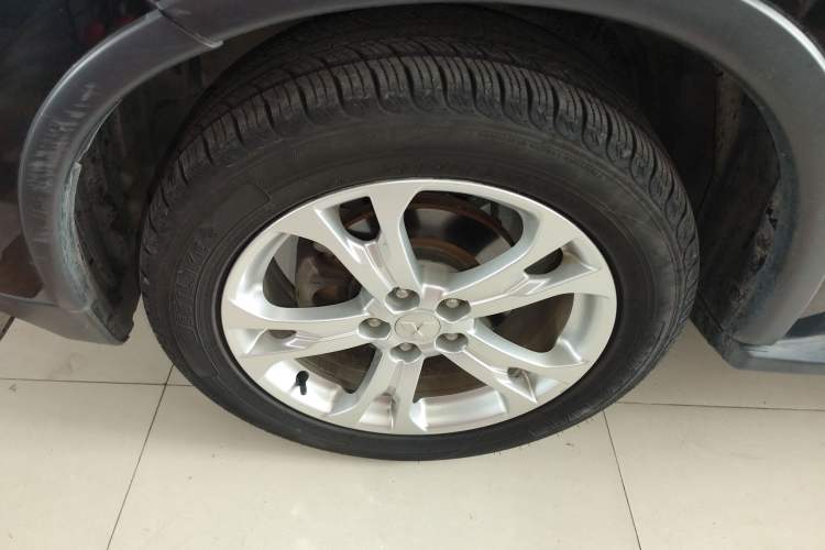 Used Mitsubishi Outlander 2014 2.4L 4x4 Deluxe Value Edition 5 Seats Left Front Wheel Hub