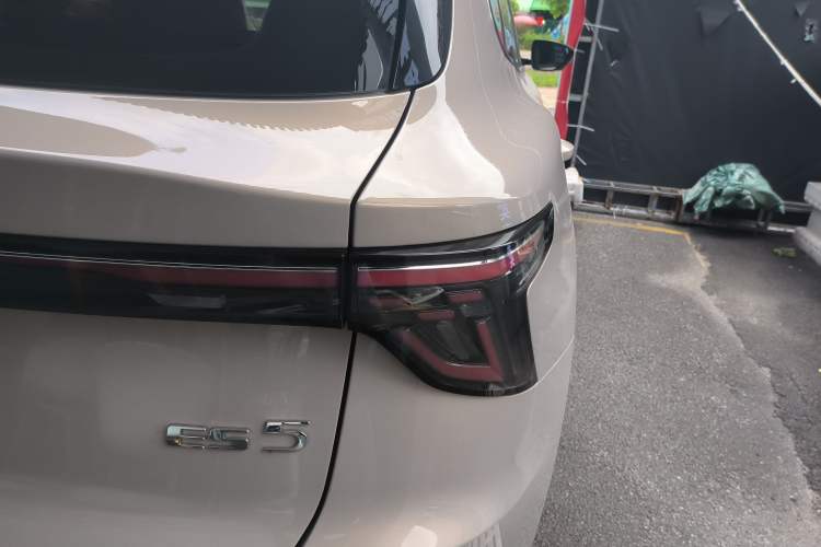 Used MG ES5 2025 525max Rear-Drive Intelligent Driving Version Right Rear Taillight