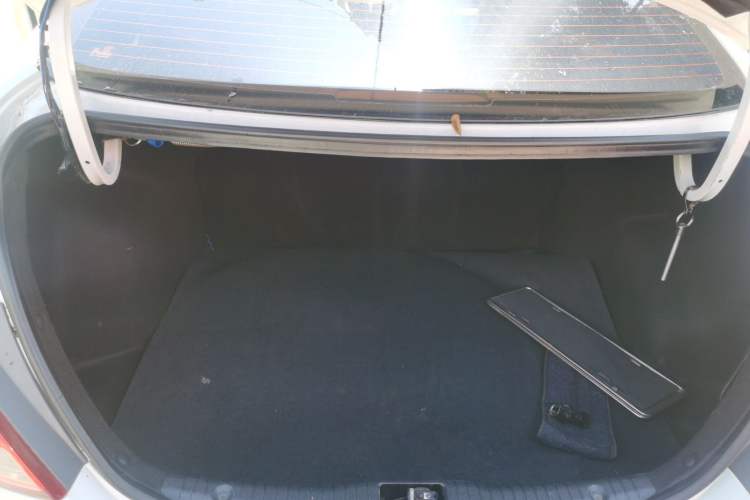 Used Hyundai Verna (older generation) 2014 1.4L Manual Smart GLS Trim Trunk