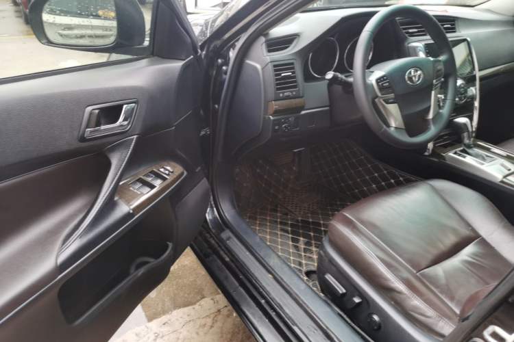 Used Toyota Reiz 2013 2.5V Elite Edition Driver Seat