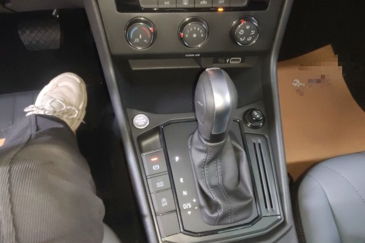 Used Volkswagen Lavida 2024 1.5L Automatic Starry Sky 5 Million Edition Gear Lever