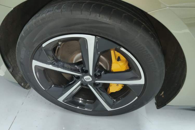 Used Xiaomi Auto SU7 2024 Four-Wheel Drive Ultra-Long Range Advanced Intelligent Driving Max Edition
