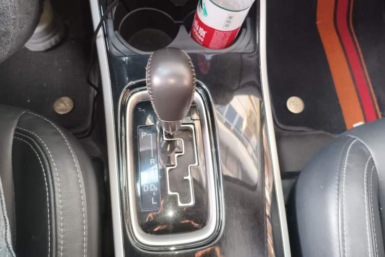Used Mitsubishi Outlander 2019 2.0L Two-Wheel Drive Comfort Edition 7 Seats China V Emission Standard