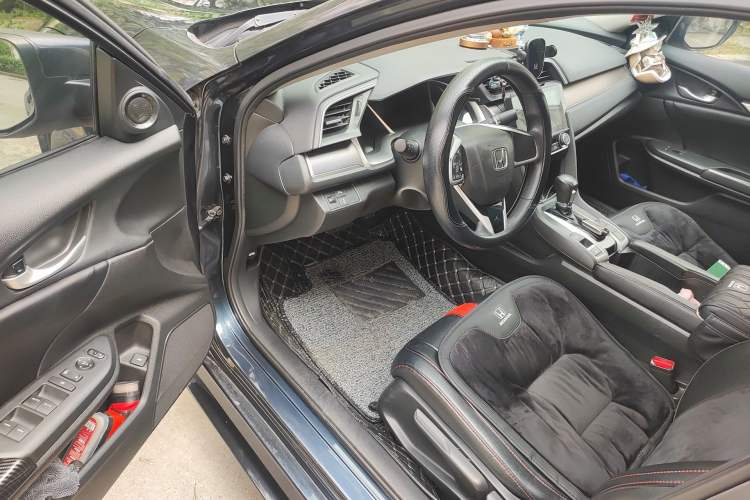 Used Honda Civic 2016 220TURBO CVT Luxury Edition Driver Seat