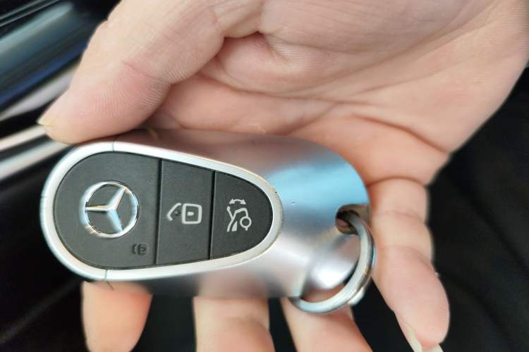 Used Mercedes-Benz C-Class 2023 Revised C 200 L Sport Edition Vehicle Key