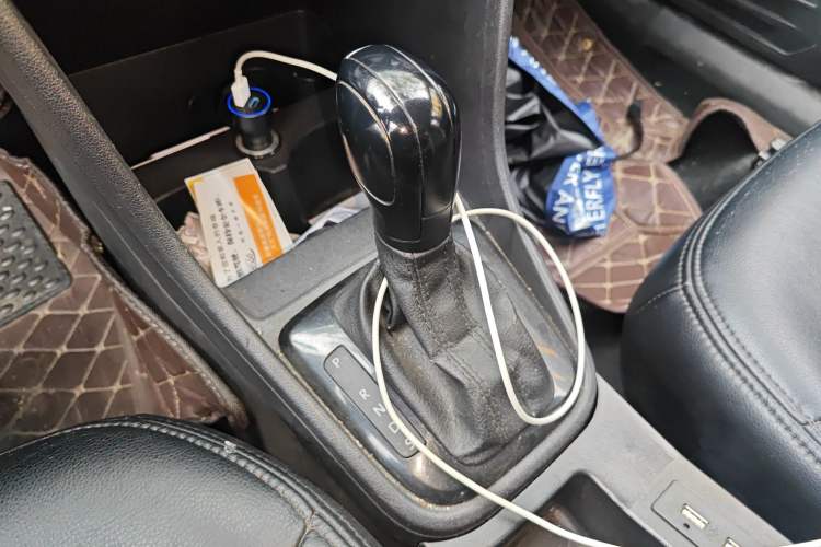 Used Volkswagen Santana 2015 1.6L Automatic Fashion Edition Gear Lever