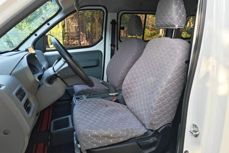 Used Wuling Yangguang 2024 300KM Comfort Version Passenger Van 75kW
