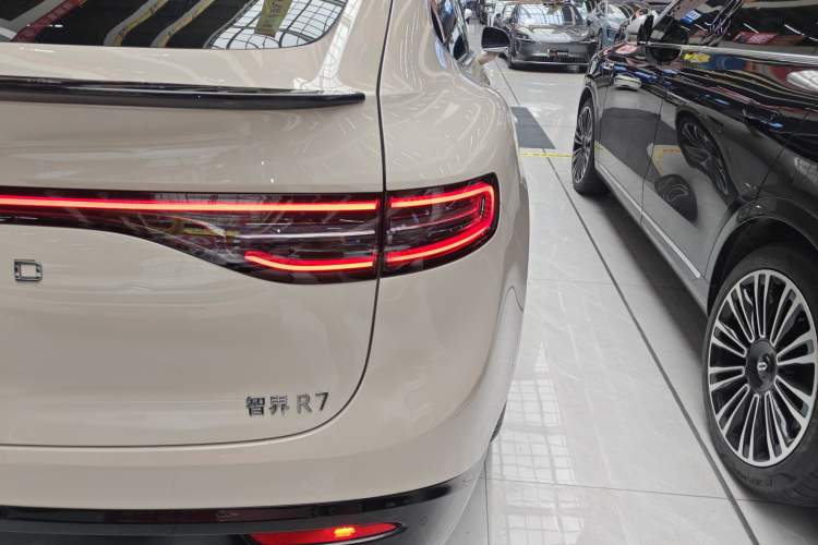 Used Hima Luxeed R7 2025 Range-Extended Version 251 km Max