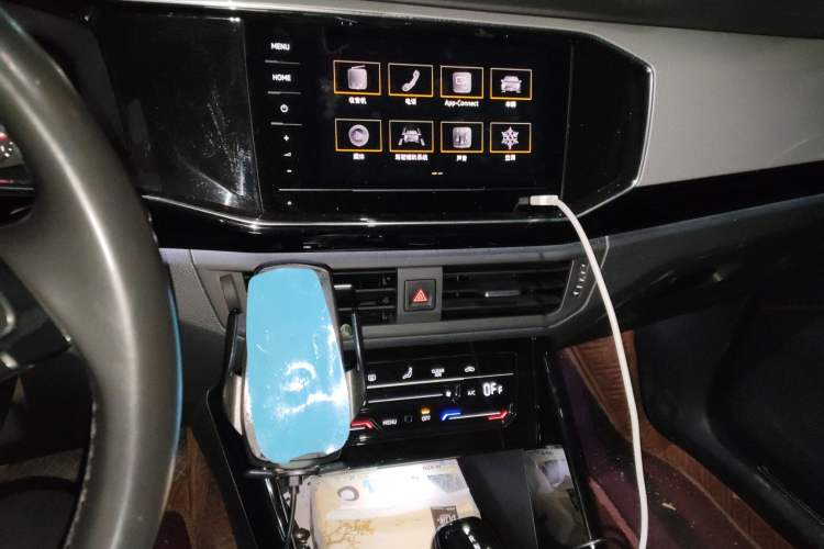 Used Volkswagen Tayron 2020 330TSI Two-Wheel Drive Luxury Smart Connectivity Version Audio And AC Panel