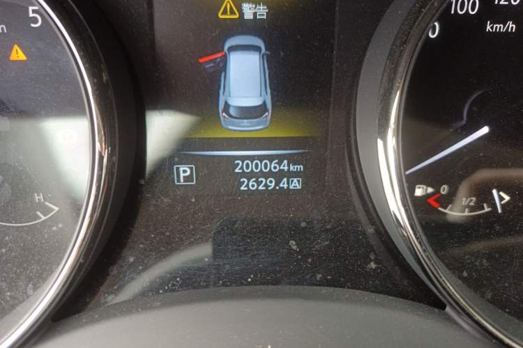 Used Nissan X-Trail 2014 2.5L CVT Luxury Edition 4WD Odometer Close Up