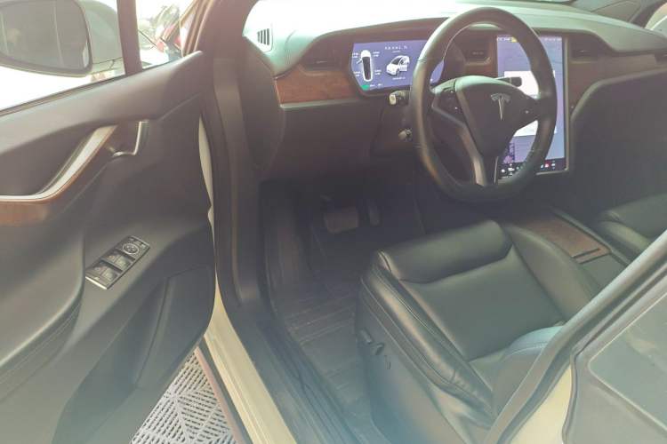 Used Tesla Model X 2019 Long-Range Version Interior 3