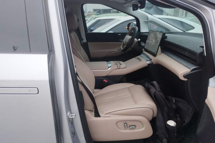 Used XPeng X9 2024 610 Long-Range Pro