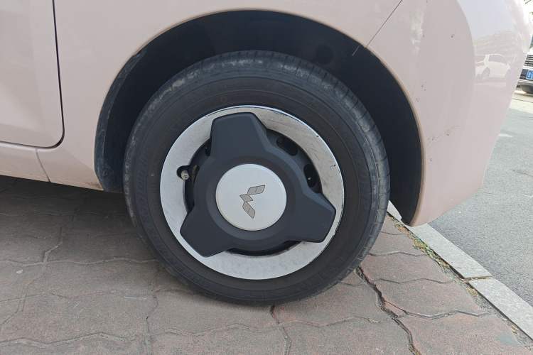 Used Wuling Hongguang MINIEV 2022 Macaron Premium Model – Lithium Iron Phosphate Right Front Wheel Hub