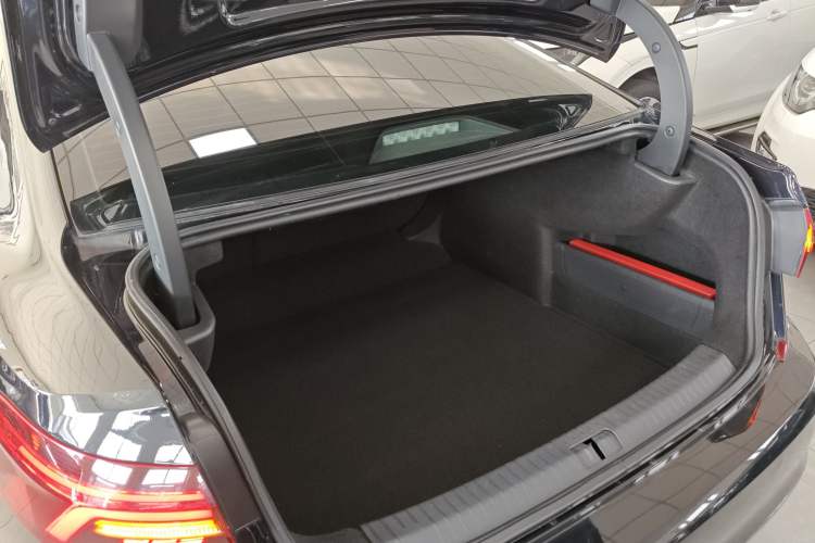 Used Volkswagen Passat 2020 330TSI Luxury Edition China VI